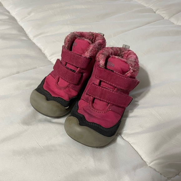 Keen Other - Pink furry Keen Chupa winter Boots